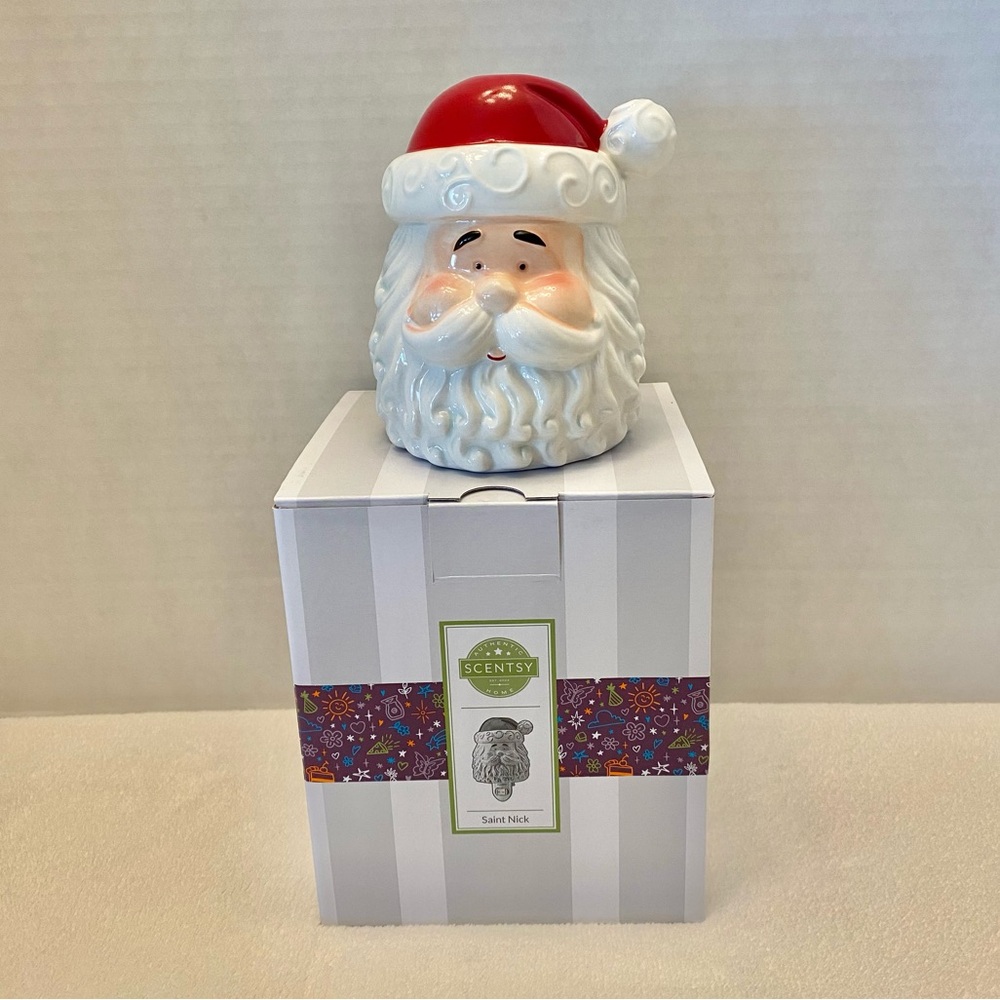 Scentsy Saint Nick Mini Plug-in Warmer - BUNDLE TO SAVE